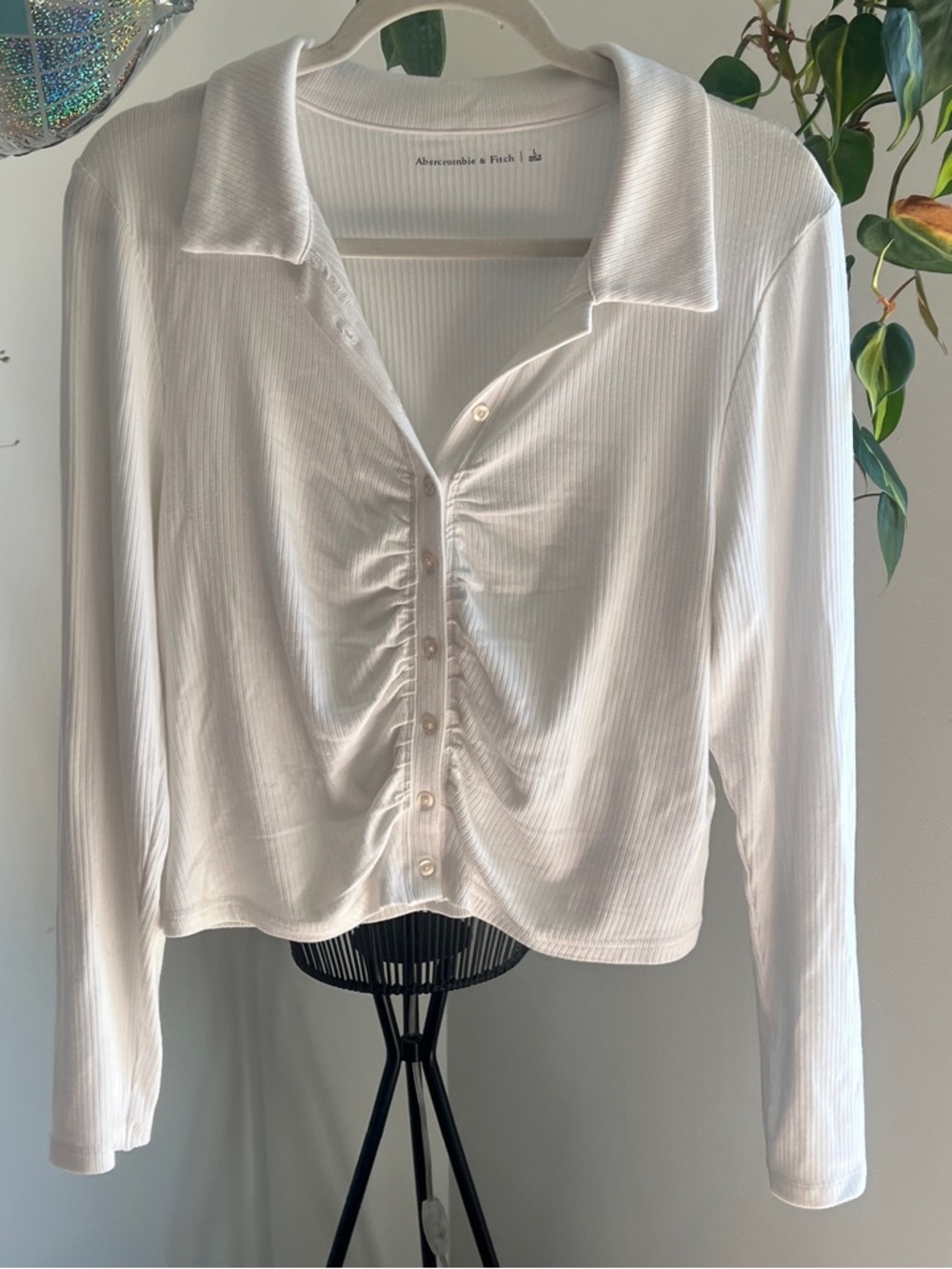 Abercrombie & Fitch White Ruched Button-Front Long Sleeve Collared Top